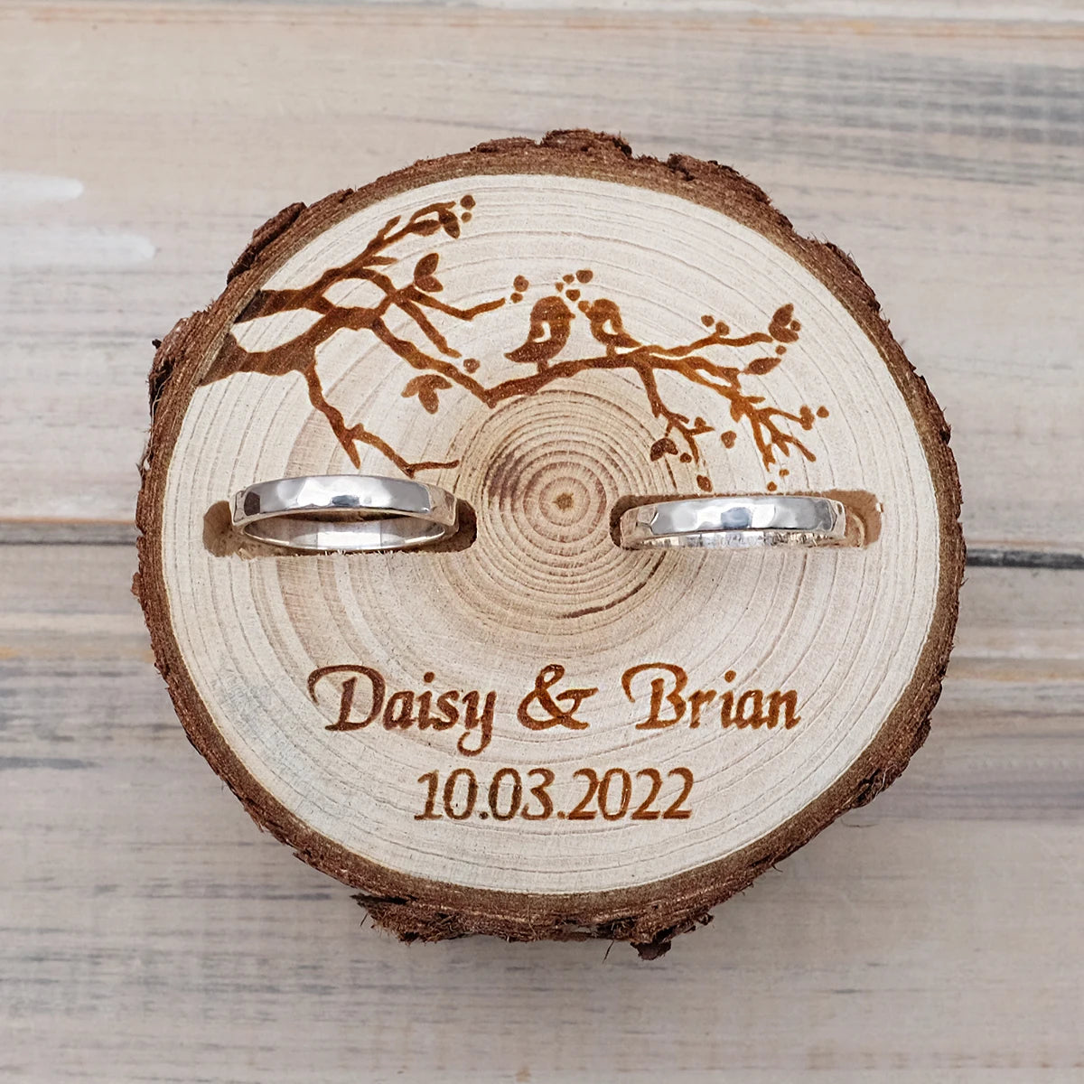 Presoanlised wedding Ring box for 2 or 3 rings, wooden wedding ring box •  rustic ring bearer box • real flowers in resin luxury ring box